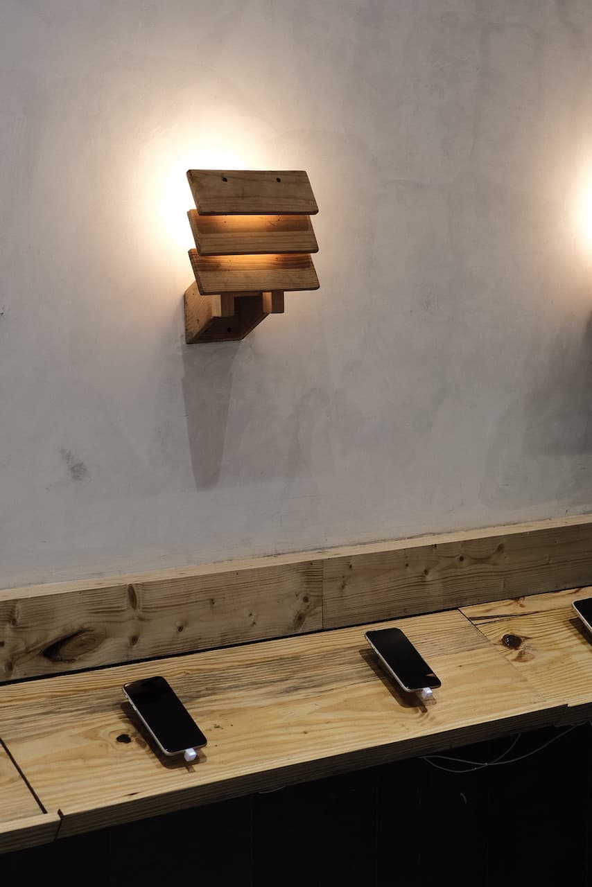 CTRL Z - Phones on display for customers