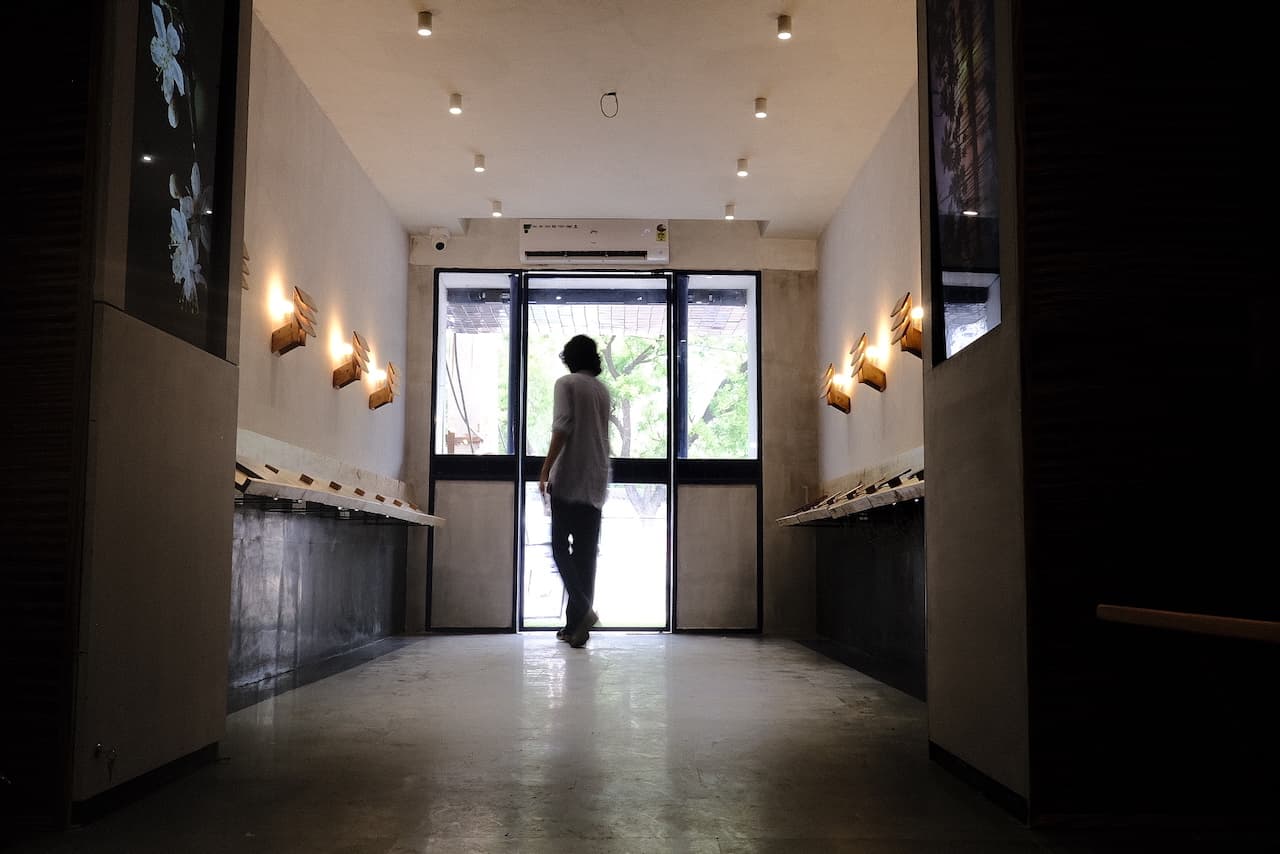 CTRL Z - person exiting the store